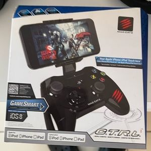 MAD CATZ SMARTPHONE VIDEO GAME HANDHELD